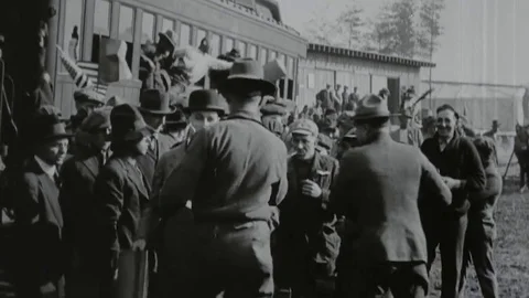 Draftees standing at a train station Vídeos de archivo 76800829