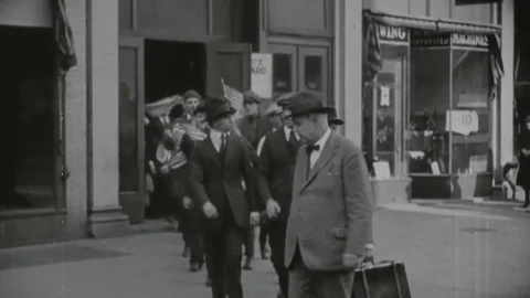 Draftees walking out of a building after mustering Vídeos de archivo 76800807