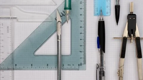 Drafting architectural tools arranged on white quartile paper flay lay Foto stock