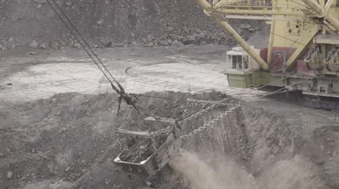 Dragline excavator walking on course throws dusty soil Stock Footage 64258524