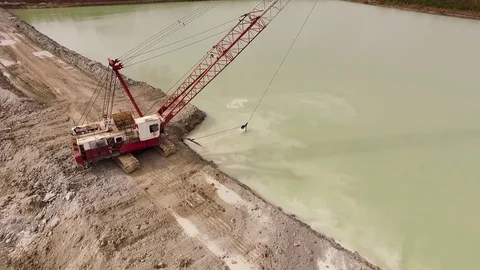 Dragline Mining Crane in Quarry 스톡 동영상 81400813
