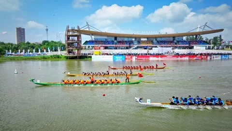Dragon Boat team rowing to the pace of an onboard Drummer yueyang miluo Stock Footage 325174460