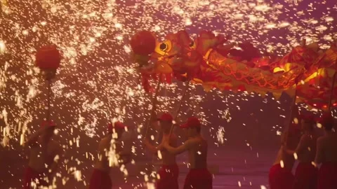 Dragon Dance and Hot Iron Splashing Show 4K HD 库存影片 337828556