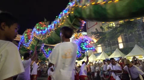 Dragon dance show team using fireworks and drum to entertain people Video stock 68097153