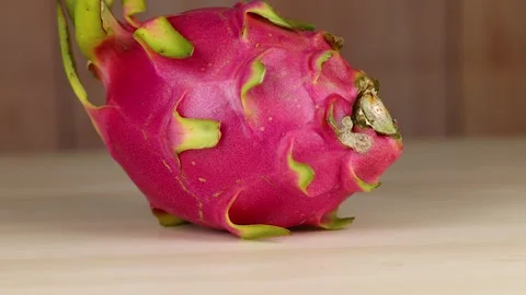 Dragon Fruit on Rotating Display Vídeos de archivo 301051135