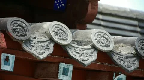 Dragon pattern on roof eaves,China ancient architecture in bamboo forest,carved Stock Footage 12019713