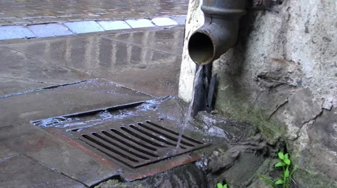 Drain pipe looped water Stockbeeldmateriaal 57140971
