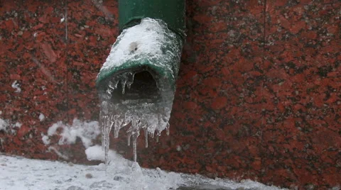 Drain in winter 動画素材 46962752