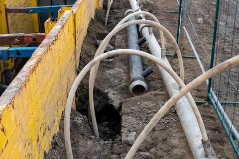 Drainage works on the construction site. Pumping groundwater from dug trenc.. Foto stock
