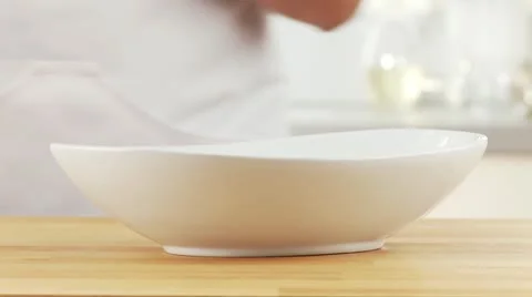 Drained spaghetti being placed in a bowl 스톡 동영상 24634718