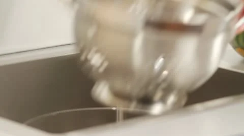 Draining blanched vegetables Stock-Footage 24664717