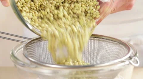 Draining lentils Stock-Footage 24661811
