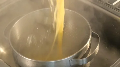 Draining spaghetti Stock Footage 44134669