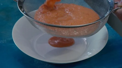 Draining tomato sauce Stock Footage 87761190