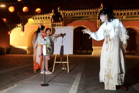 Drama performance staged in ancient architecture at Beijing's Jingshan Park Фото