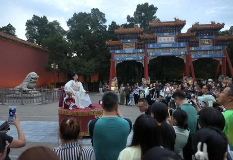 Drama performance staged in ancient architecture at Beijing's Jingshan Park Фото