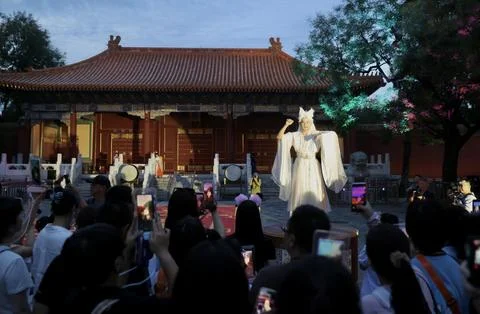 Drama performance staged in ancient architecture at Beijing's Jingshan Park Фото