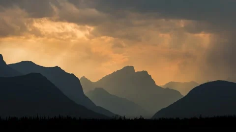 Dramatic 4K Aerial Shot of Mysterious Mountains Under Stormy Sky Vídeos de archivo 323836142