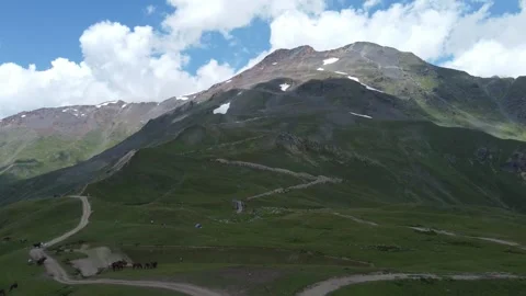 Dramatic 4K Drone Footage of Koruldi Lake with Majestic Caucasus Mountains 스톡 동영상 312330817
