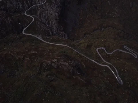 Dramatic Aerial Scene of Car Traffic on Winding Road through Norway Forest 스톡 동영상 82981026