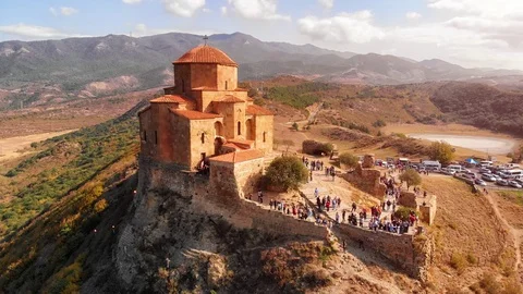 Dramatic Aerial View of Jvari Monastery in Georgian Republic Vidéo 102126592
