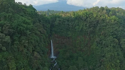 Dramatic aerial view of kapas biru waterfall in java 스톡 동영상 328916686