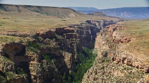 Dramatic aerial view of a steep Canyon near Big Horn Canyon, Montana Stock-Footage 260746224