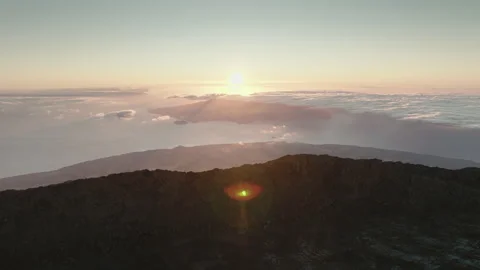 Dramatic aerial view from the summit of Mount Pico volcano, Azores, looking down 库存影片 336193124