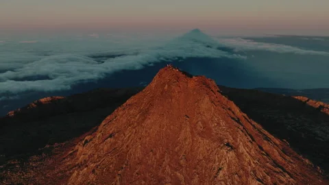 Dramatic aerial view of the volcanic peak of Mount Pico at sunset, featuring its Stockbeeldmateriaal 335726680