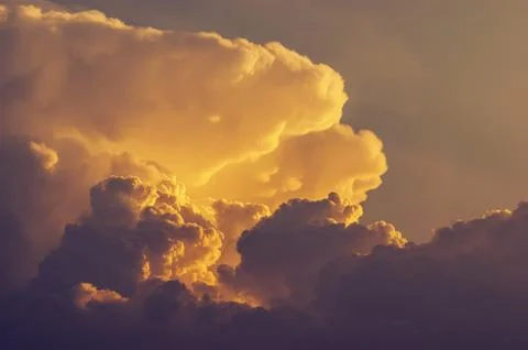 Dramatic and beautiful cloud formation, storm cell during golden hour Stock-Fotos