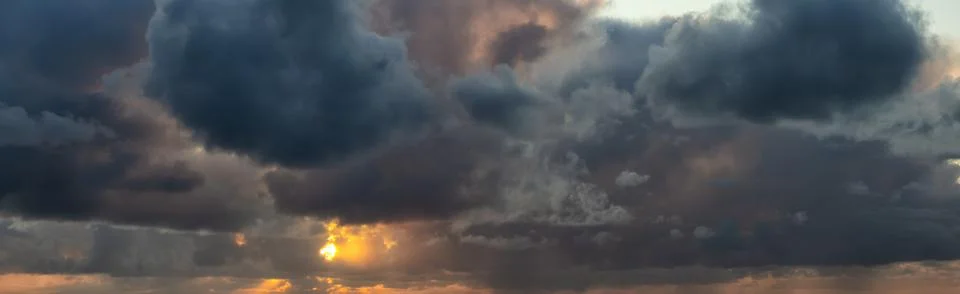 Dramatic and Colorful Cloudscape Background Stock-Fotos