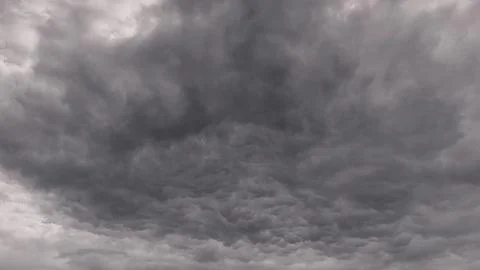 A Dramatic and Dark Cloudy Sky is Seen Right Before the Storm Approaches, Forebo 스톡 사진