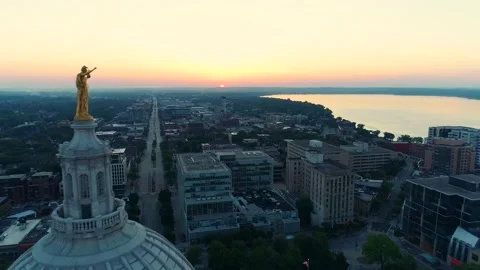 Dramatic backwards flyover Wisconsin State Capitol at blue hour. Stock Footage 135770248