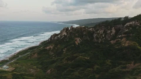 Dramatic Barbados Coastal Cliffs Overlooking Atlantic Ocean Aerial Drone View Vidéo 347635262