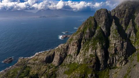 Dramatic Basalt Cliffs Overlooking Norwegian Sea at Lofoten Islands Stock-Fotos