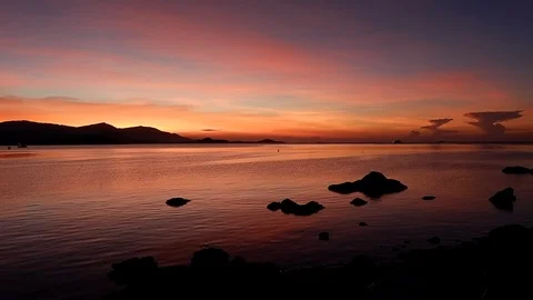 Dramatic beautiful sunset at beach awesome sun golden reflection on calm waves. Vídeos de archivo 89215406