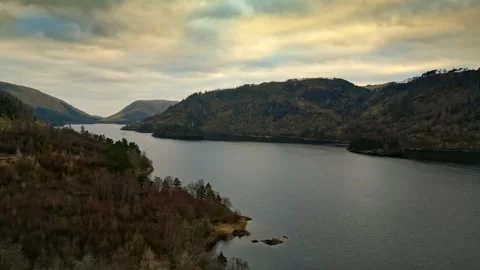 Dramatic beauty of the Cumbrian countryside through mesmerizing drone foota.. Stockbeeldmateriaal 246047641
