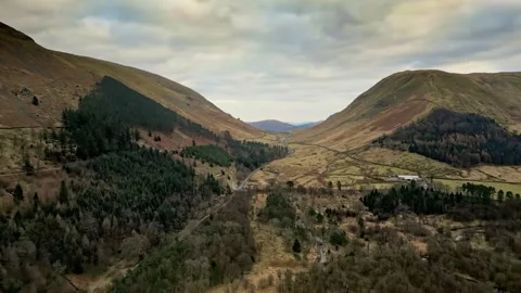 Dramatic beauty of the Cumbrian countryside through mesmerizing drone foota.. Stockbeeldmateriaal 246047732
