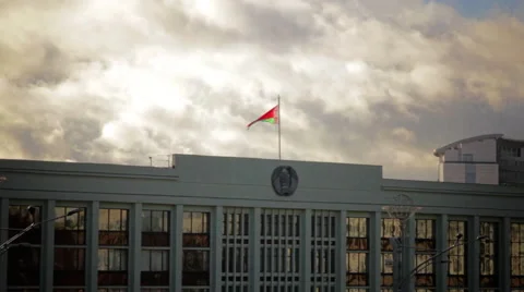 Dramatic belarusian flag in Minsk Video stock 57395380