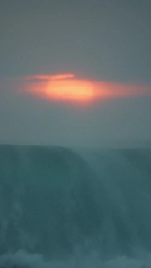 Dramatic big wave rolling over the horizon hiding the sunset at zicatela beach 스톡 동영상 344307687