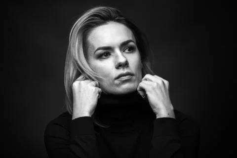 Dramatic black and white portrait of a beautiful woman on a dark background Foto stock
