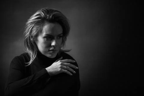 Dramatic black and white portrait of a beautiful woman on a dark background Foto stock
