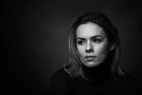 Dramatic black and white portrait of a beautiful woman on a dark background Foto stock