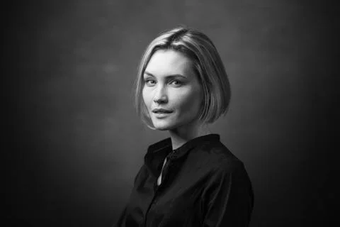 Dramatic black and white portrait of a beautiful woman on a dark background Foto stock