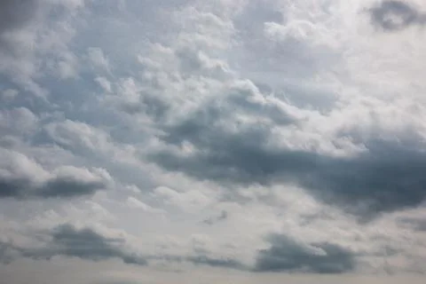 Dramatic blue sky and white and gray clouds Foto stock
