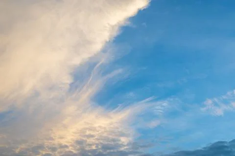 Dramatic blue sky with clouds on sunset Foto stock