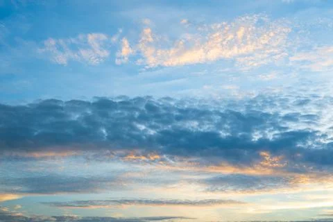 Dramatic blue sky with clouds on sunset Foto stock