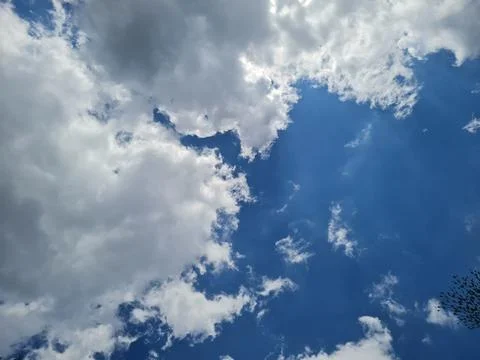 Dramatic Blue Sky with Fluffy White Clouds Background for Nature and Weathe.. 스톡 사진