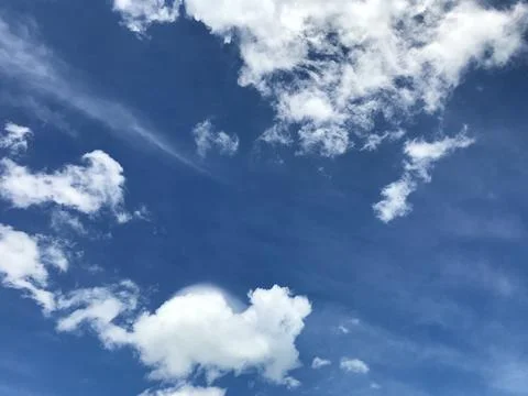 Dramatic bright blue sky and amazing shape of clouds Stock-Fotos