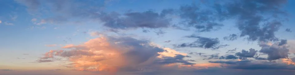 Dramatic bright saturated cloudy sunset or sunrise 스톡 사진